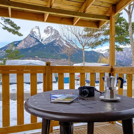 Bungalows Del Camping Pedraforca Сальдес Номер фото