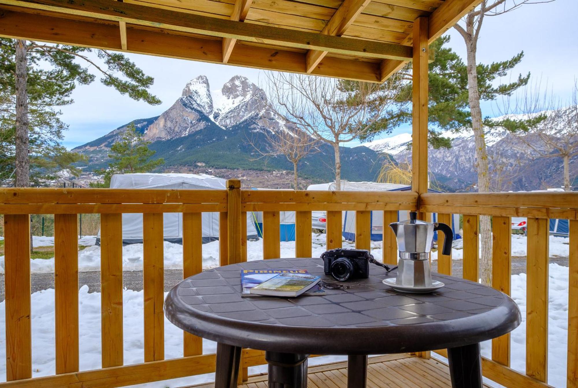 Bungalows Del Camping Pedraforca Сальдес Номер фото