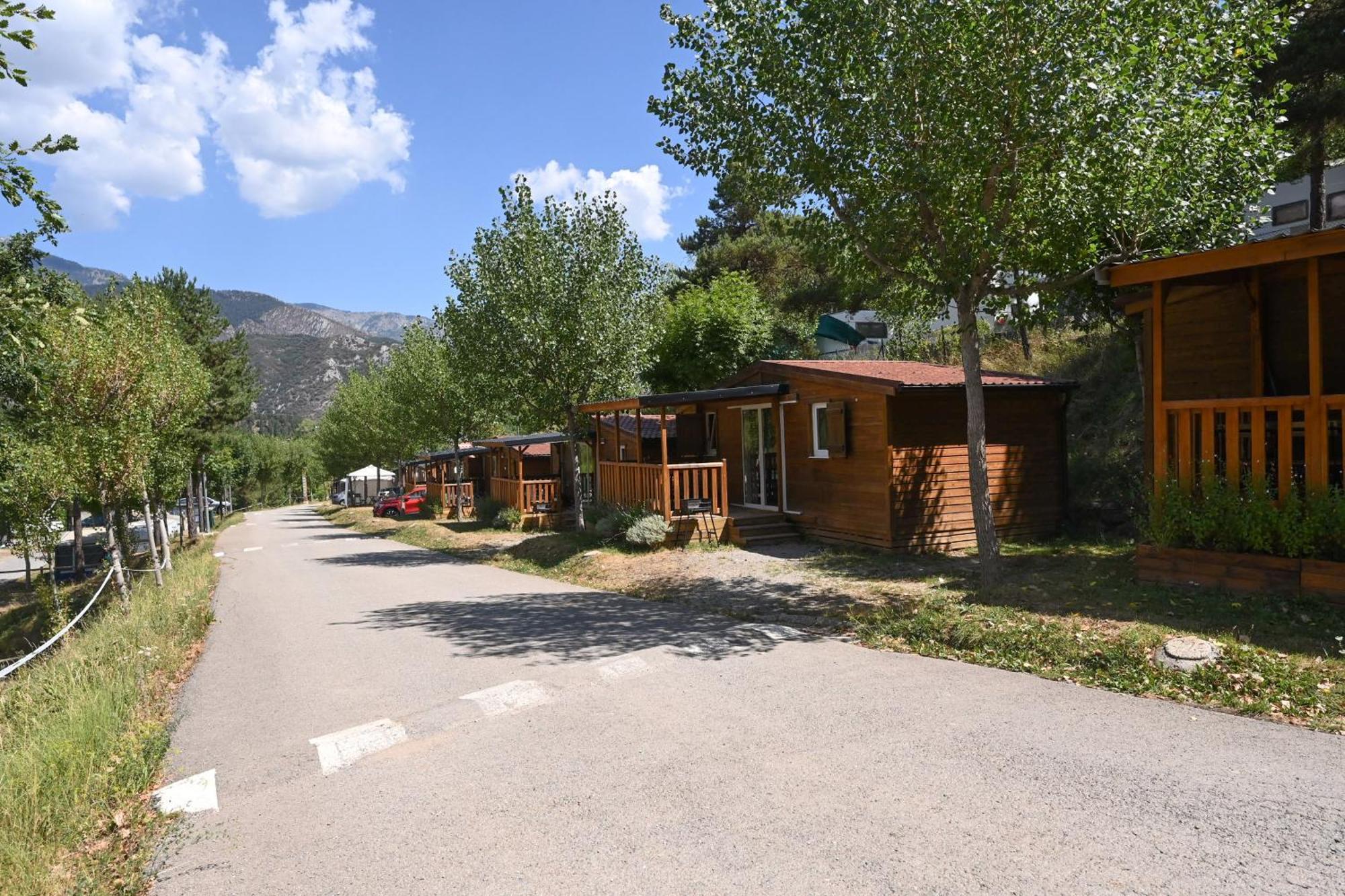 Bungalows Del Camping Pedraforca Сальдес Номер фото