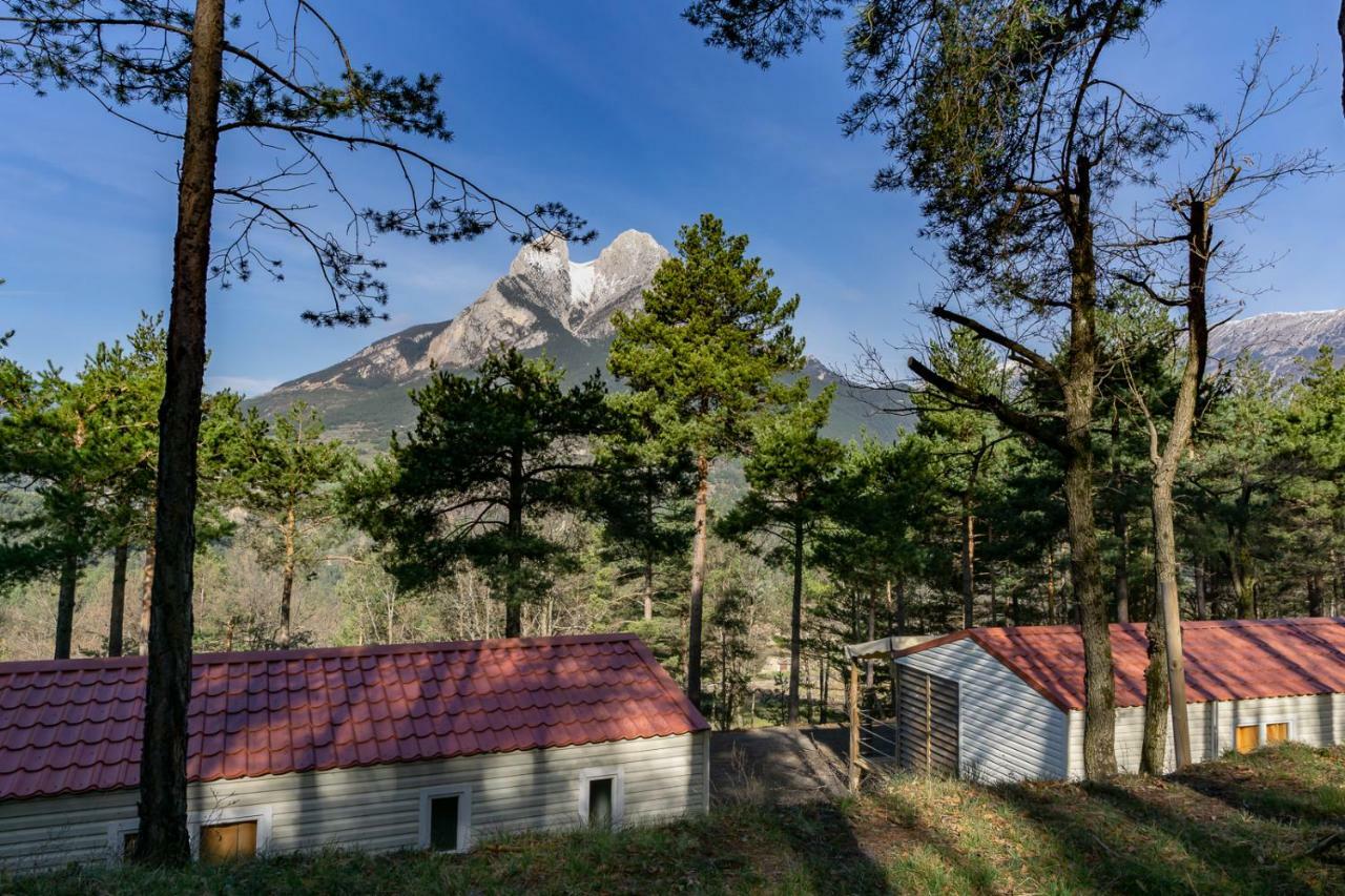 Bungalows Del Camping Pedraforca Сальдес Экстерьер фото